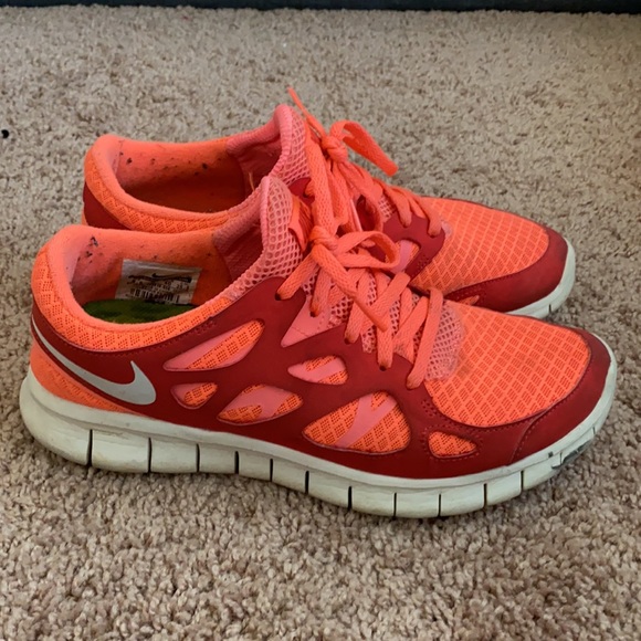 Nike bright colored running shoes - Picture 4 of 5